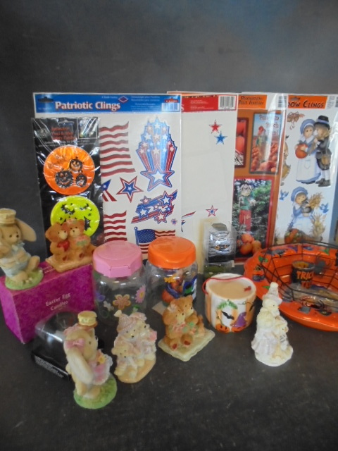 lot 93 image: Holiday Decor