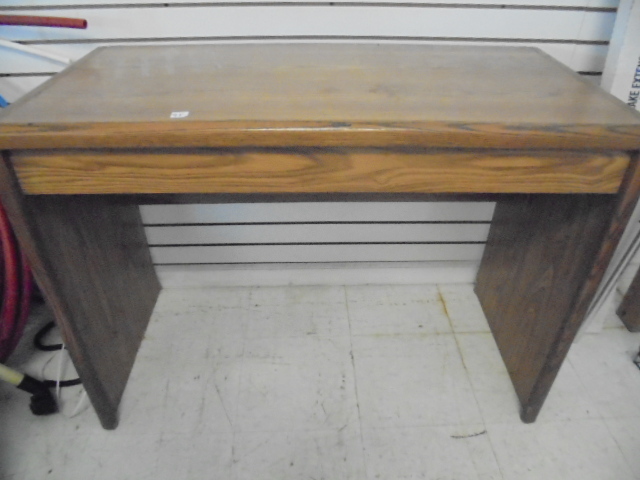 lot 95 image: Desk