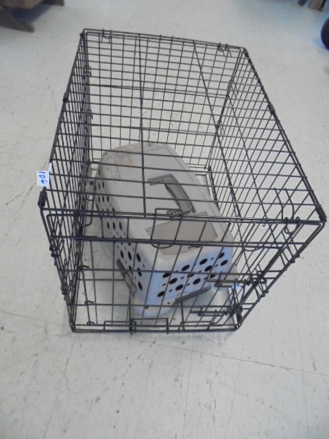 lot 106 image: Pet Kennel and Carrier