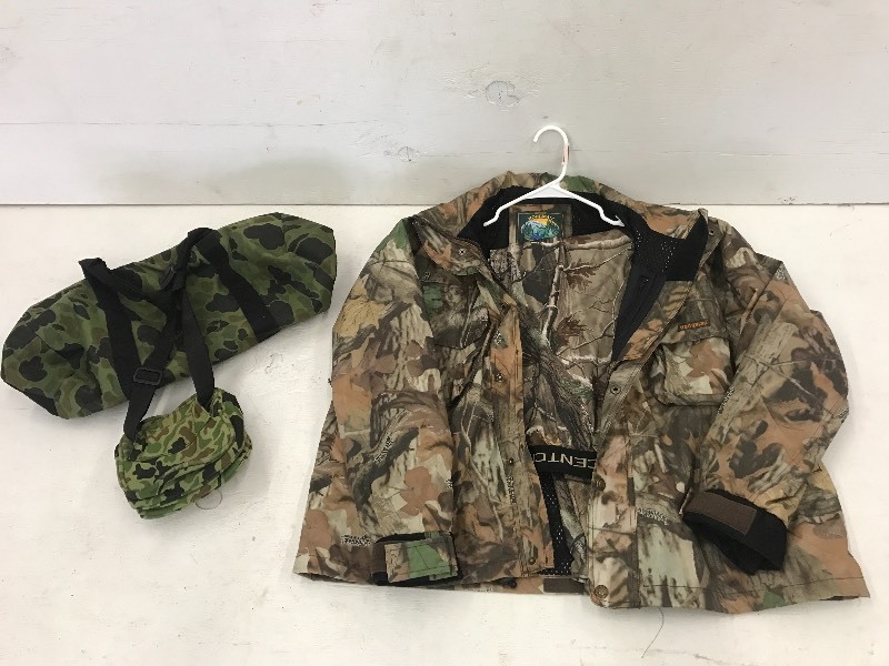 lot 11 image: Lot Of (2) Camo Hunting Bags & Hod...