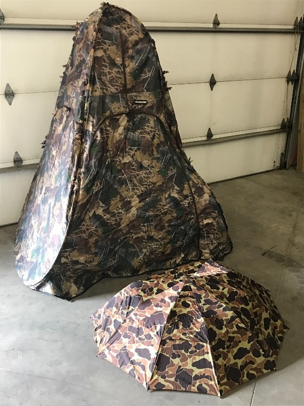 lot 3 image: (1) Hunting Blind & (1) Treestand Umbrella
