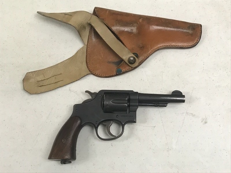 lot 24 image: Smith & Wesson Revolver