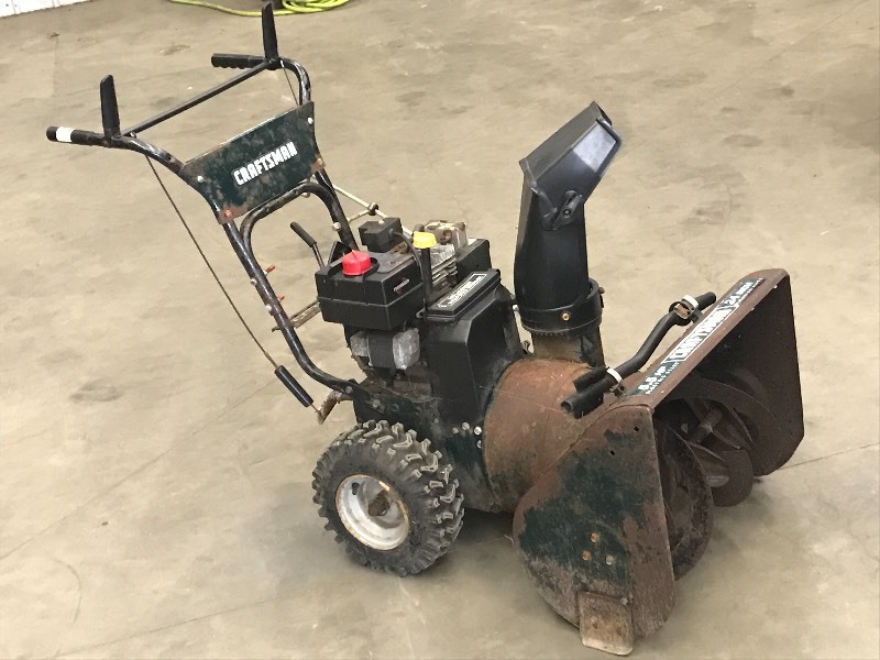 lot 5 image: Craftsman Snow Blower
