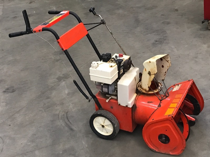 lot 6 image: Simplicity Snow Blower