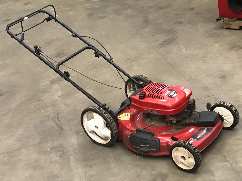 lot 7 image: Toro 22 Lawn Mower