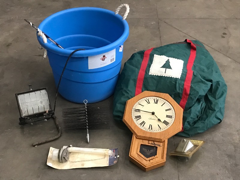 lot 15 image: Gardening Tote & Garage Items