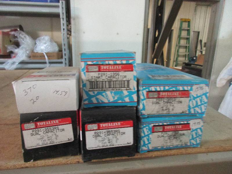 lot 4 image: 6 New Capacitors