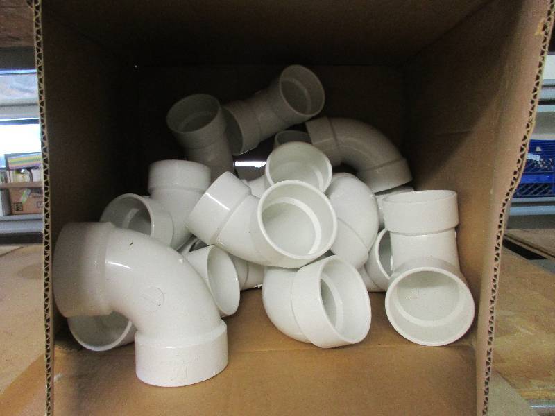 lot 28 image: 3 pvc 90s