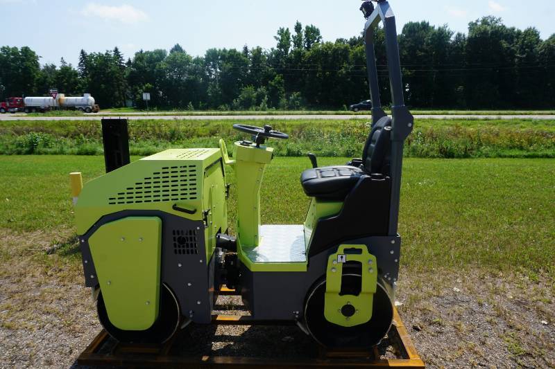 lot 21 image: 2018 Storike Model ST1000 Tandem Drum Vibratory Roller Packer
