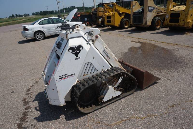 lot 14 image: Ram Rod Task Master Model 1150 Mini Tracked Skid Loader Skid Steer