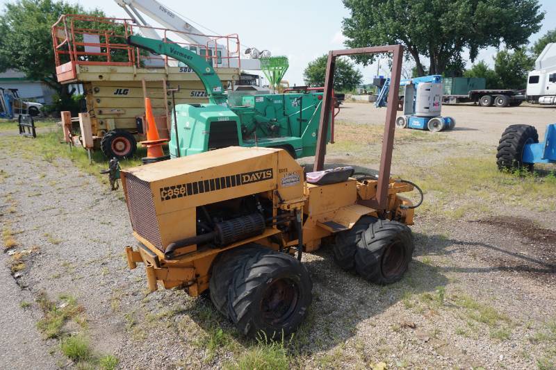 lot 20 image: Case Davis Maxi Sneaker 4 x 4 Cable Plow