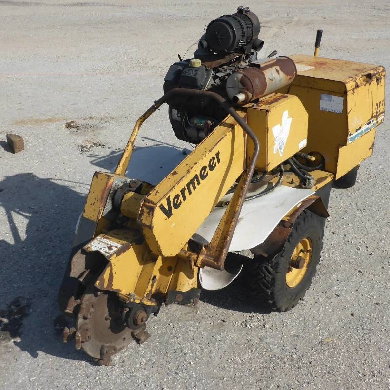 lot 18 image: Vermeer Model SC252 Power Stump Grinder
