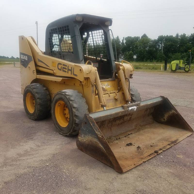 lot 13 image: 2007 Gehl Model 6640 Turbo Skid Loader Skid Steer