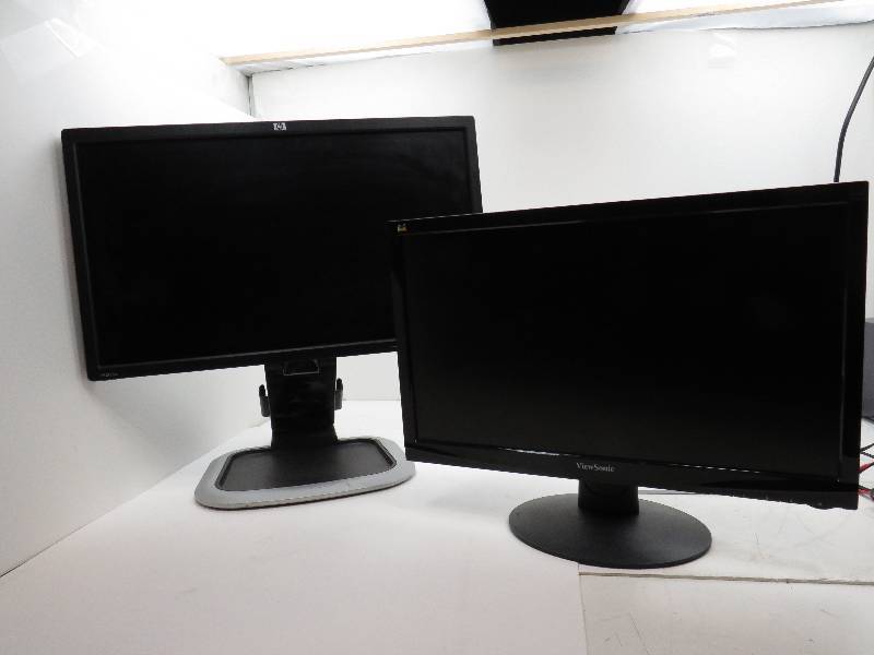 Lot of 2 computer monitors