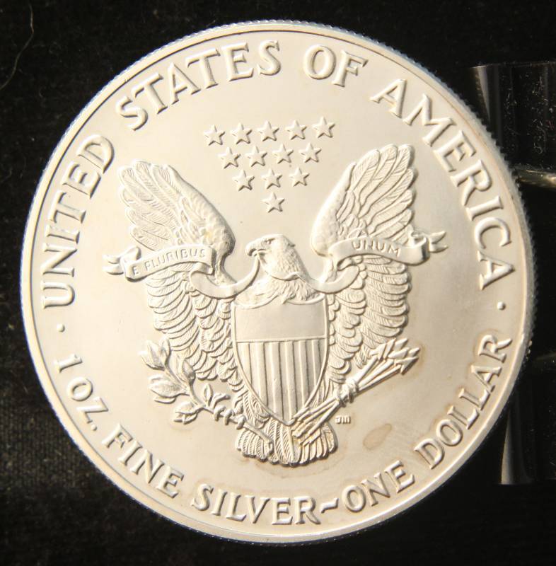 lot 35 image: 1992 AMERICAN SILVER EAGLE 1 TROY OZ. .999 FINE SILVER DOLLAR