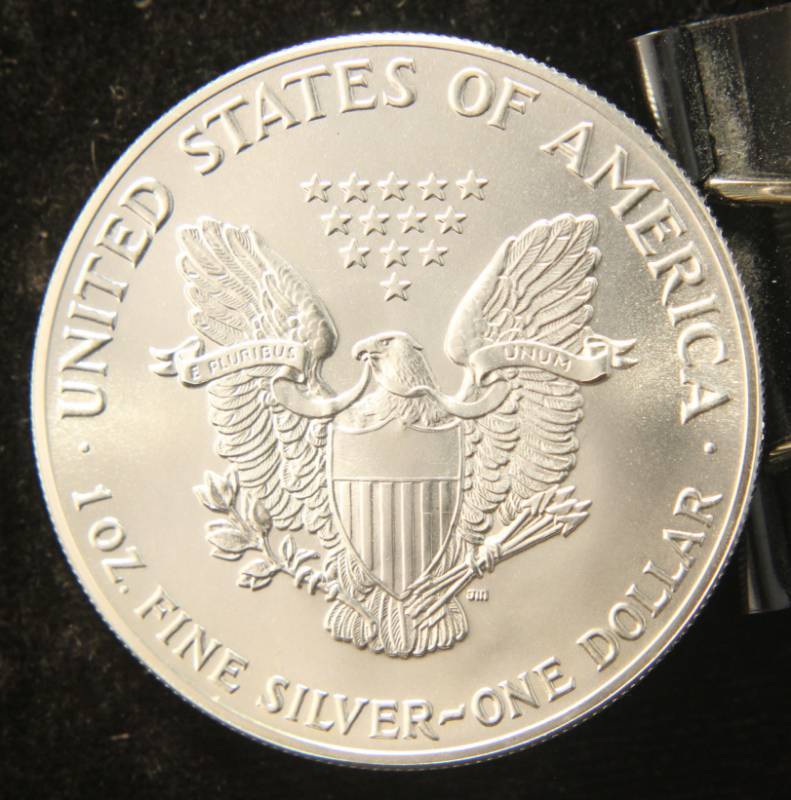 lot 68 image: 1987 AMERICAN SILVER EAGLE 1 TROY OZ. .999 FINE SILVER DOLLAR