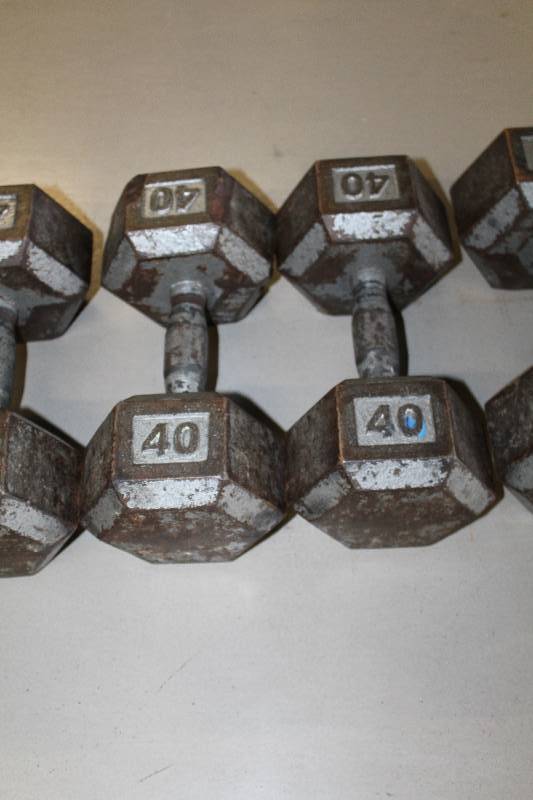 lot 270 image: Lot of (2) 40lb. Dumbbells