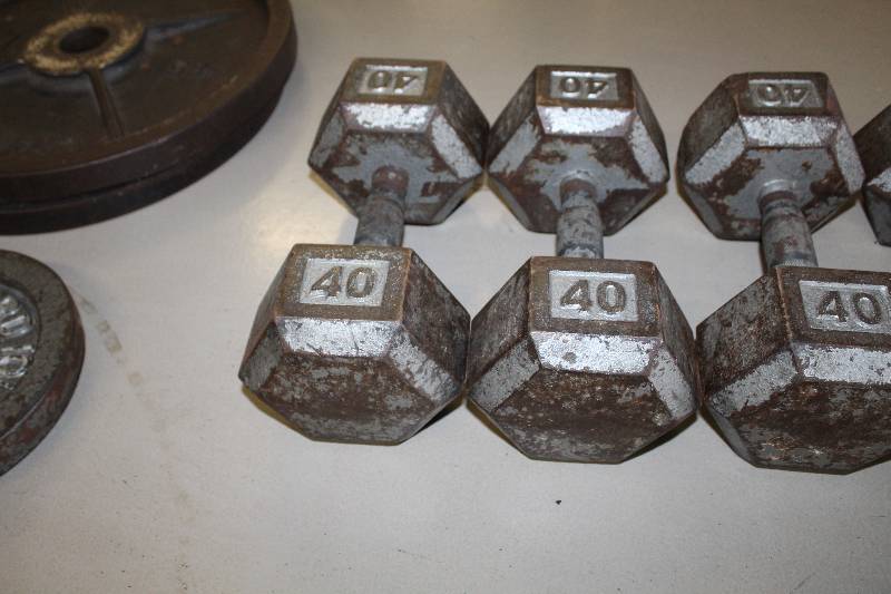 lot 271 image: Lot of (2) 40lb. Dumbbells