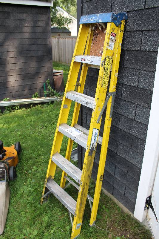 lot 148 image: Louisville 6ft. Fiberglass Step Ladder