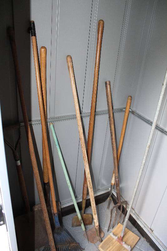 lot 163 image: Yard Tools - Rakes, Hoes, Pitch Fork