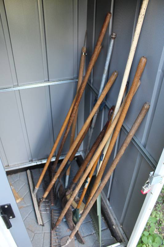 lot 162 image: Yard Tools - Rakes, Squeegee, Shovels, And More