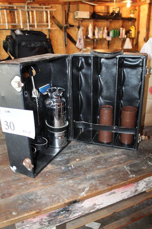 lot 30 image: Traveling Bar Set