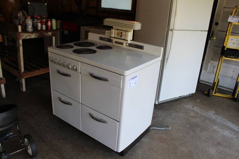 lot 2 image: Edison GE Hotpoint 4-Burner Electric Range
