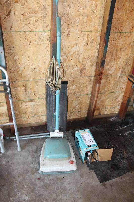 lot 23 image: Hoover Upright Vacuum Cleaner, Sunbeam Deluxe Spray Steam Iron