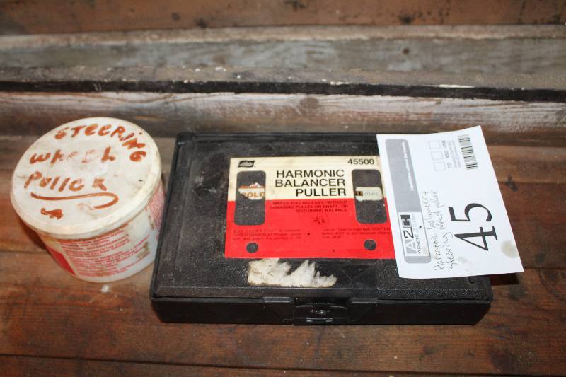 lot 45 image: Harmonic Balancer & Steering Wheel Puller