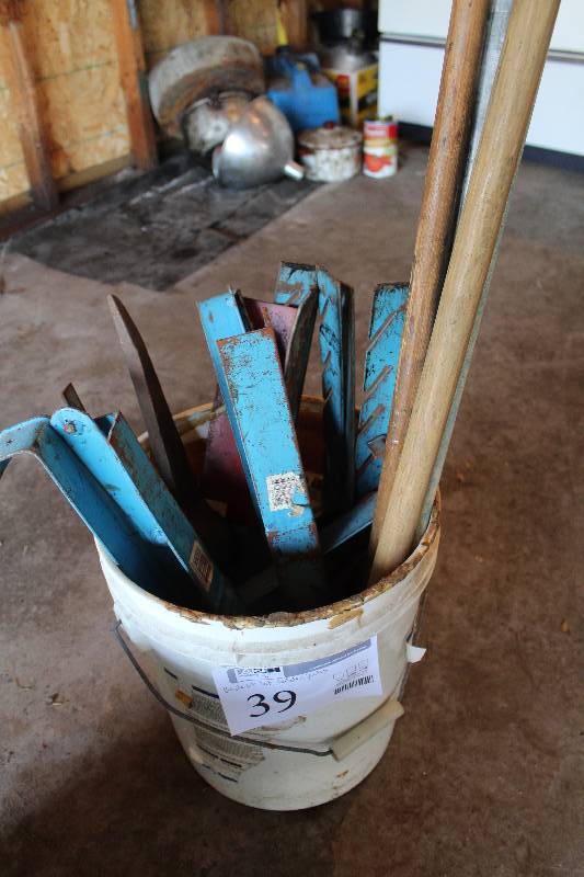 lot 39 image: Ladder Jacks
