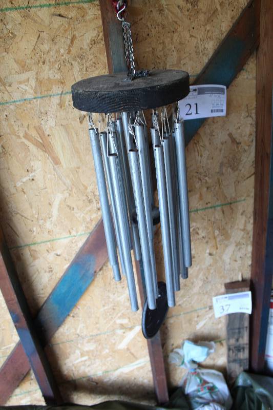 lot 21 image: Wind Chimes
