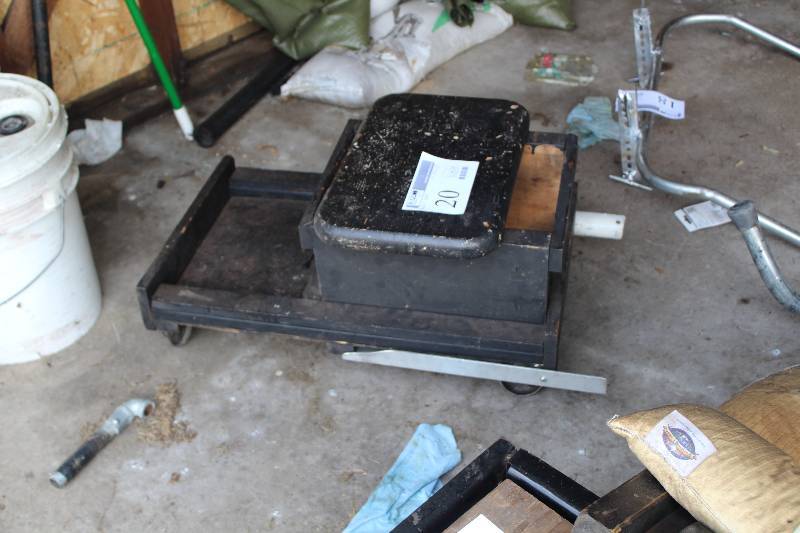 lot 20 image: Rolling Tool Stool