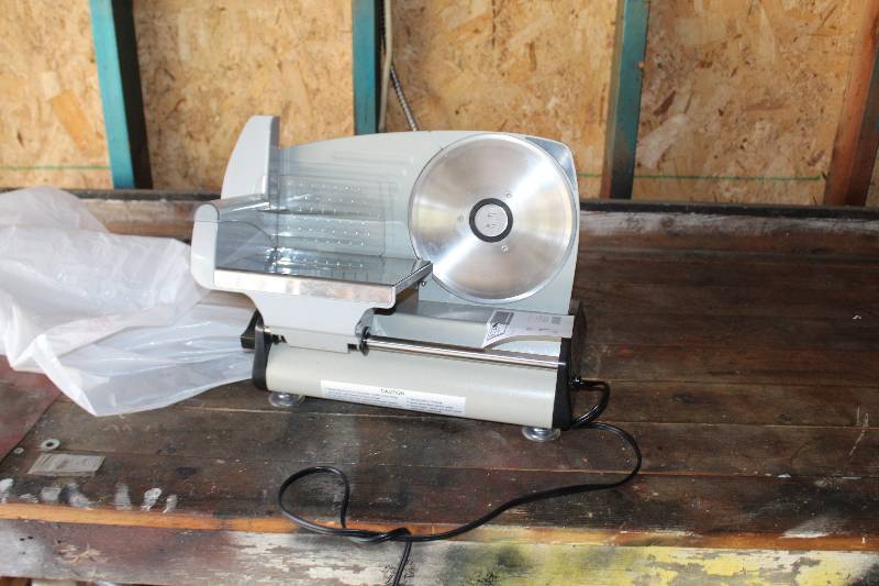 lot 35 image: Savoureaux Meat Slicer
