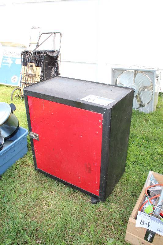 lot 85 image: Rolling Cabinet