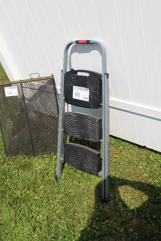lot 95 image: 2-Step Step Ladder