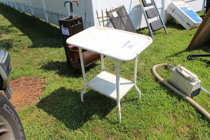 lot 101 image: Metal Table