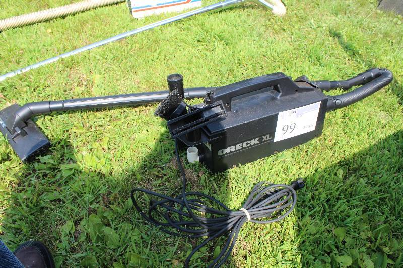 lot 99 image: Oreck XL Vacuum