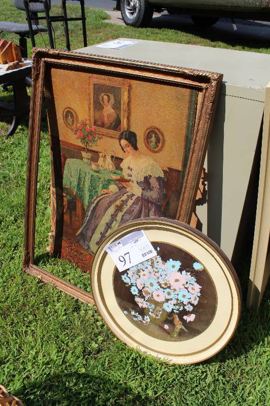 lot 97 image: Lot of (2) Wall Art