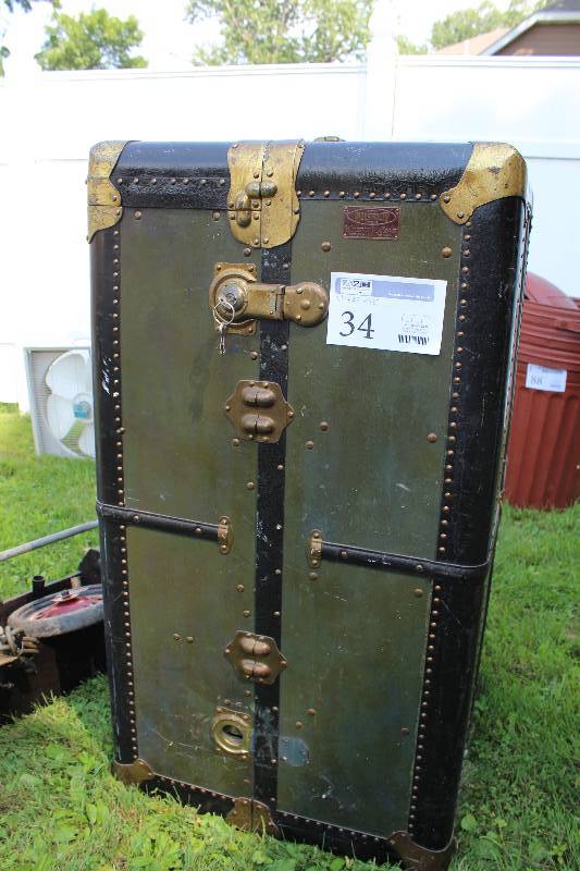lot 34 image: Indestructo Trunk