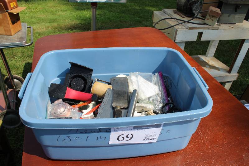 lot 69 image: Kitchen Supplies - Knives, Scissors, Ladels, Scoops, And More