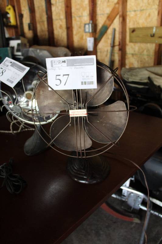 lot 57 image: Vintage Westinghouse Pacemaker Table Fan