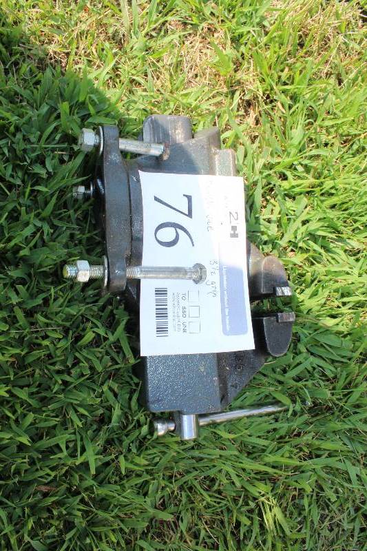 lot 76 image: Bench Vise