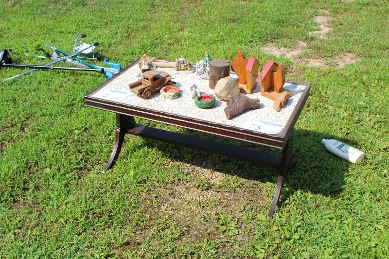 lot 73 image: Coffee Table