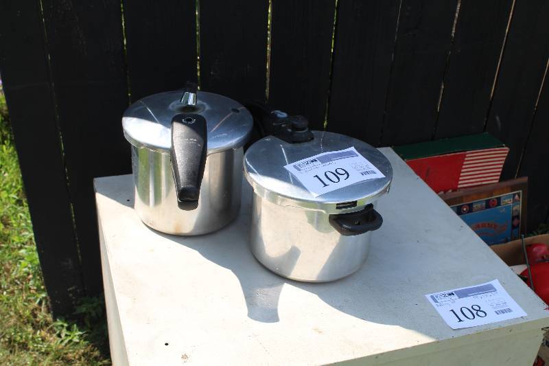 lot 109 image: Lot of (2) Pressure Cookers
