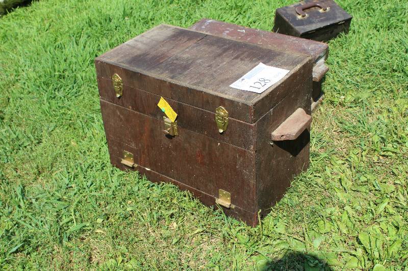 lot 128 image: Wood Tool Box