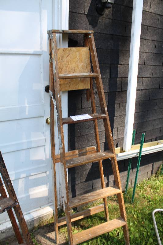 lot 16 image: 6ft. Wood Step Ladder