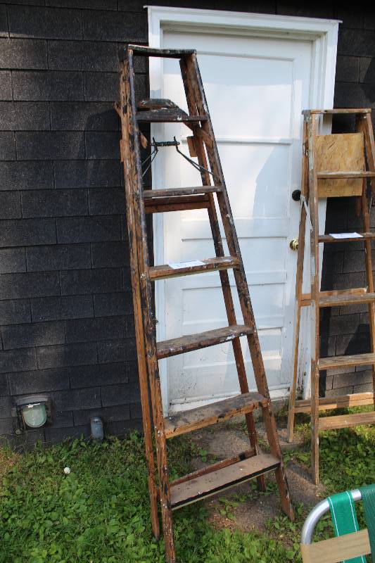 lot 15 image: 7ft. Wood Step Ladder