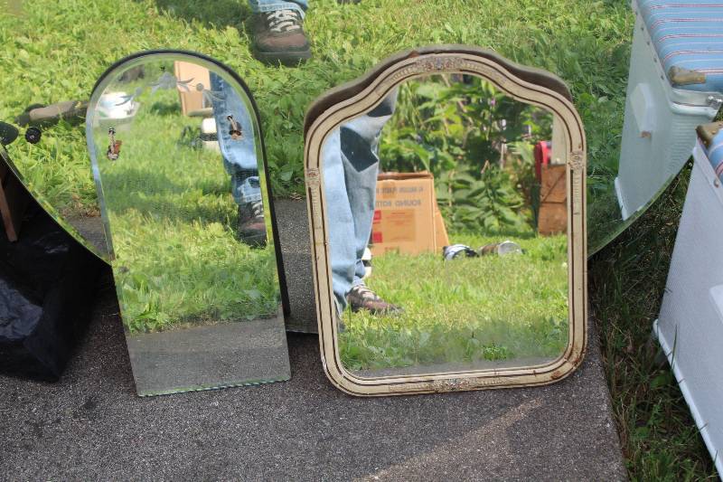 lot 141 image: Lot of (2) Decorative Frame Wall Mirrors