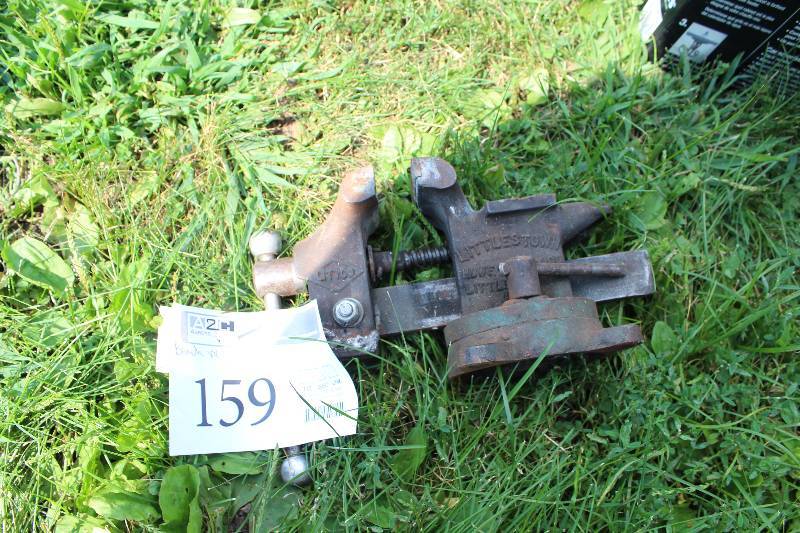 lot 159 image: Bench Vise