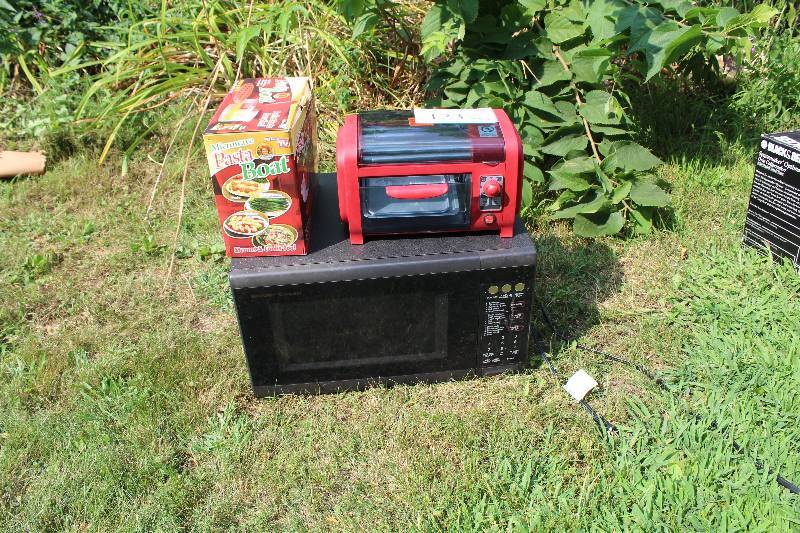 lot 123 image: Sharp Carousel Microwave Oven, Microwave  Pasta Boat, Hot Dog Grill